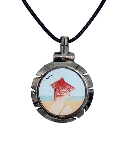 Bijou de couture coupe fil Bohin France motif femme au chapeau bijou coupe fil femme a la plage